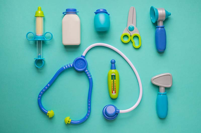 fake-medical-tools_800 fake stethoscope and other medical tools